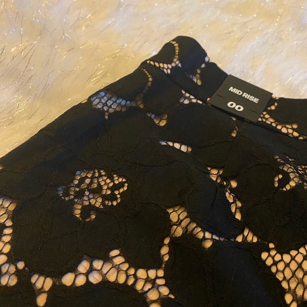 Express Shorts - Picture 3 of 4